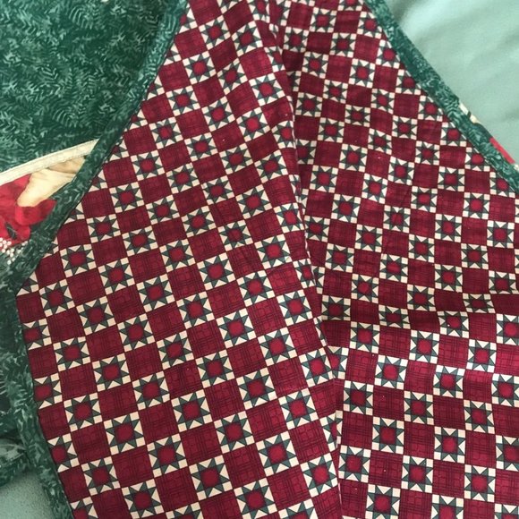 6' Beautiful Vintage(90's) Handmade Quilted Christmas Tree Skirt - Picture 2 of 9